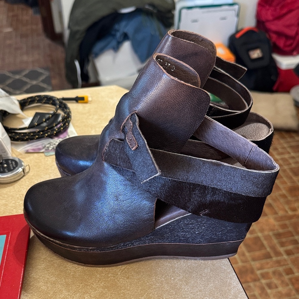 Antelope Brown Leather Wedge Sandals